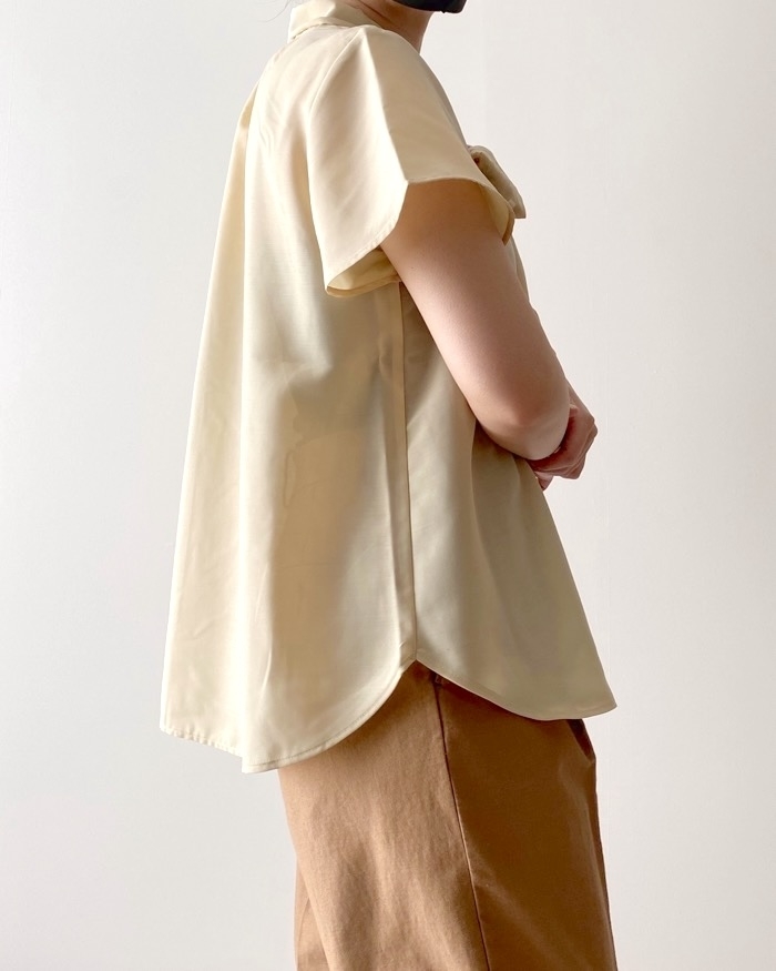 GUのおすすめトップス「シアーボウタイブラウス（半袖）Z+E」