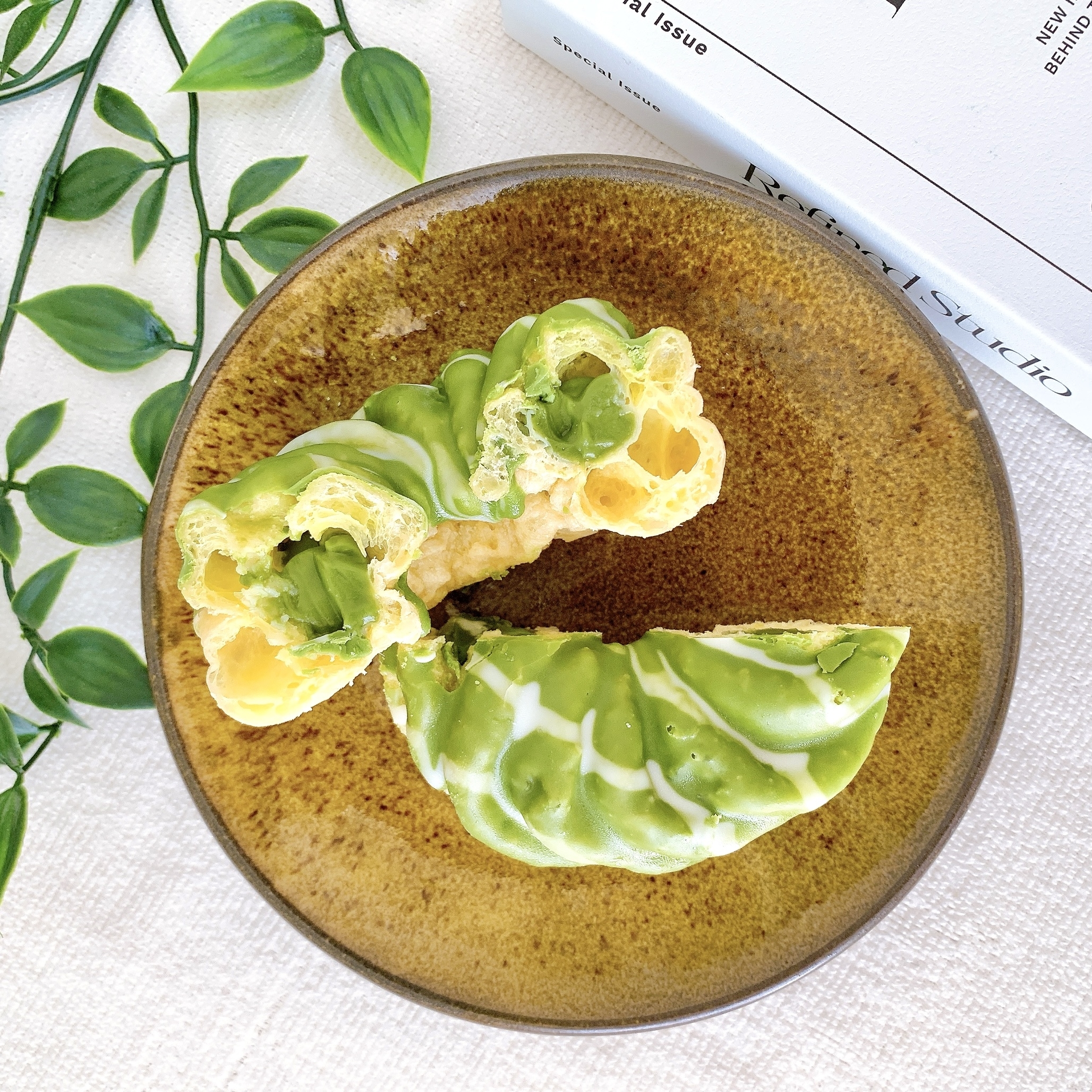 FamilyMart(ファミリーマート)のおすすめのスイーツ「濃い宇治抹茶のフレンチクルーラー」