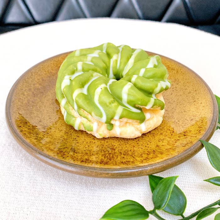 FamilyMart(ファミリーマート)のおすすめのスイーツ「濃い宇治抹茶のフレンチクルーラー」