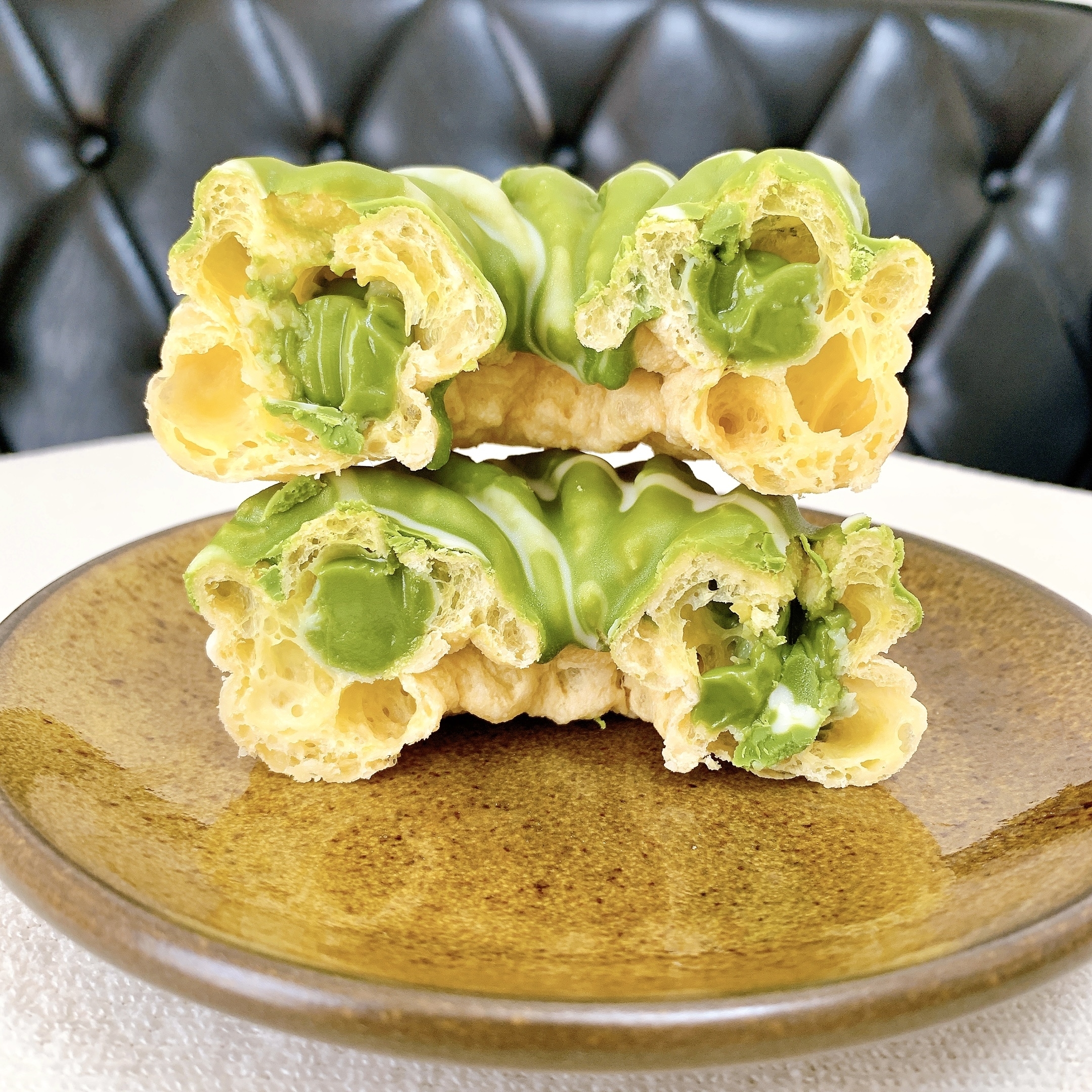 FamilyMart(ファミリーマート)のおすすめのスイーツ「濃い宇治抹茶のフレンチクルーラー」