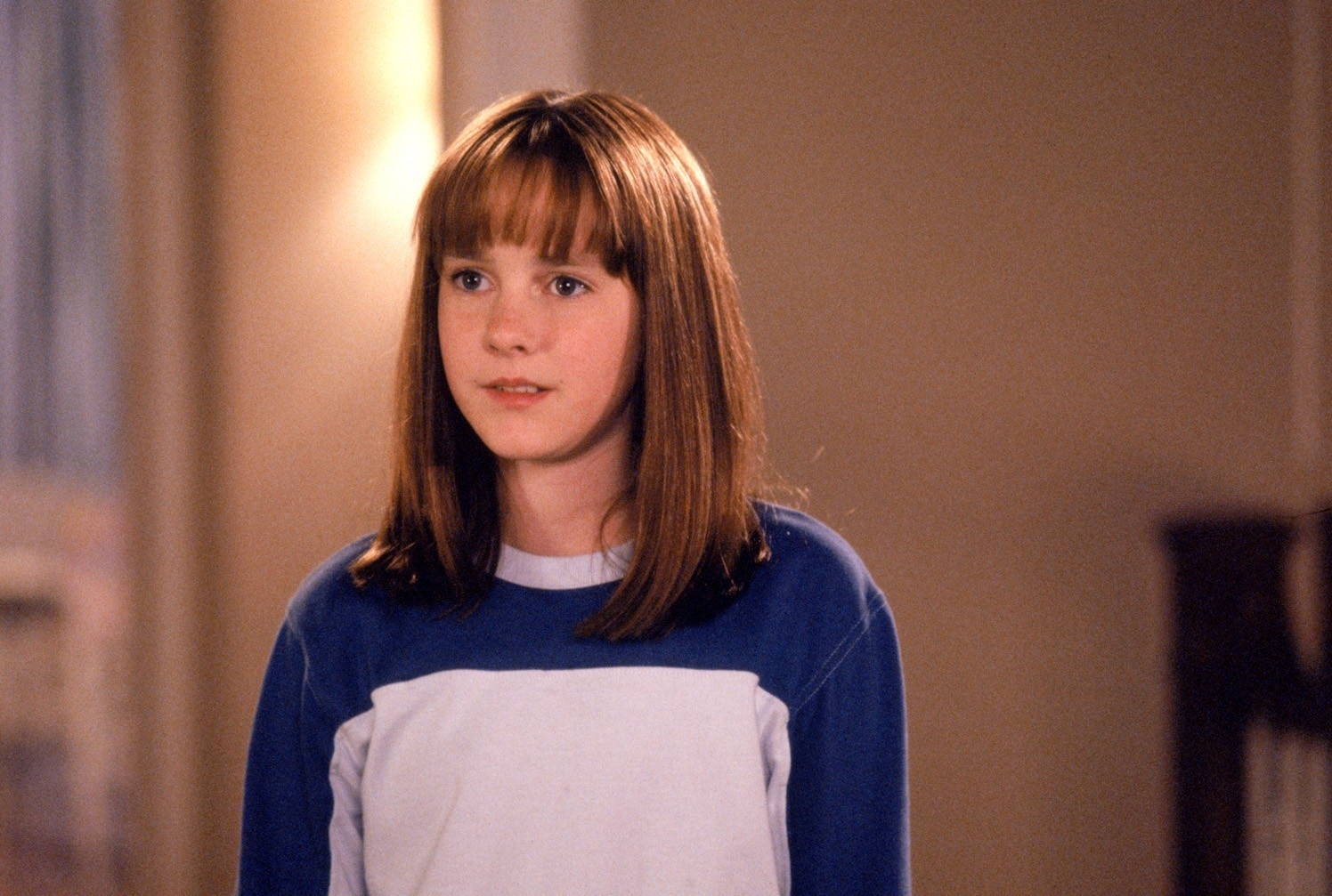 young Jena in a long-sleeved t-shirt in a scene from &quot;Stepmom&quot;