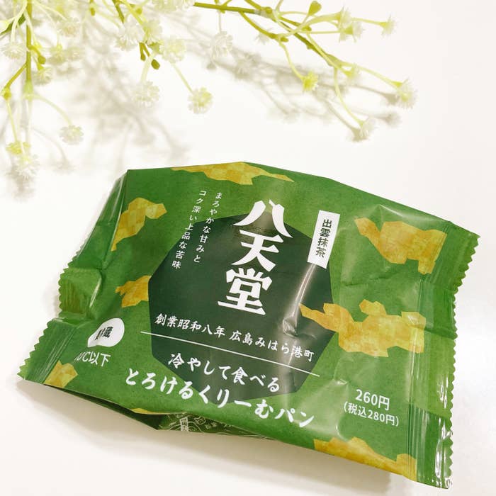 FamilyMart(ファミリーマート)のおすすめスイーツ「冷やして食べるとろけるくりーむパン 出雲抹茶」