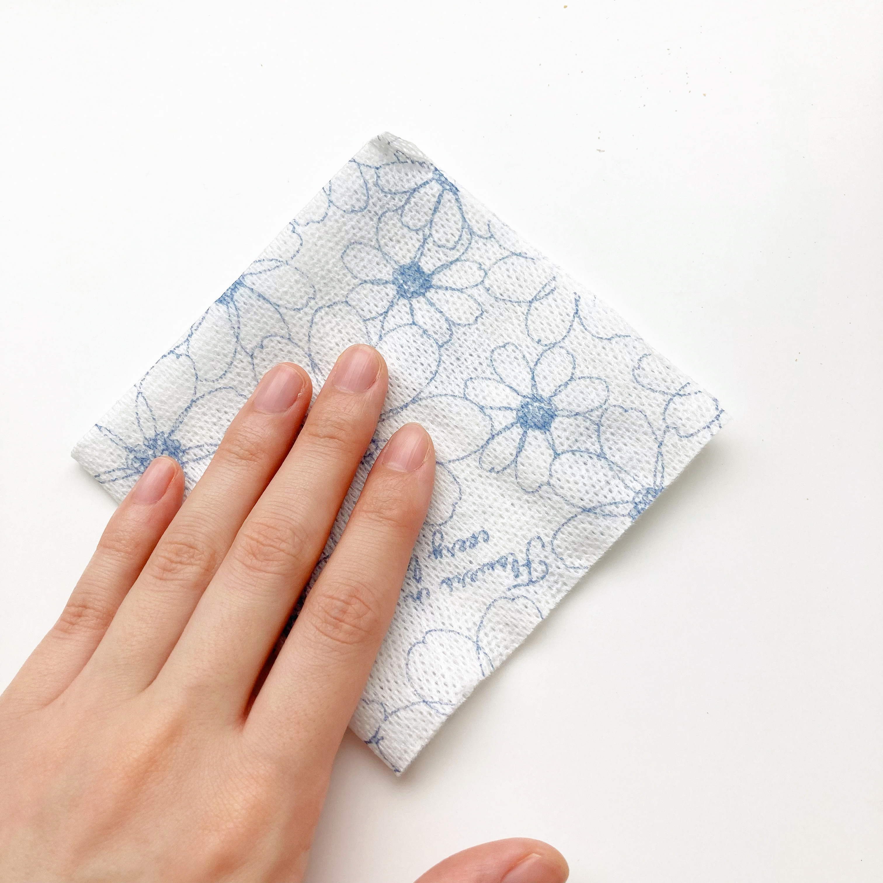 DAISO（ダイソー）のお掃除アイテム「マルチダスター（20cm×20cm、デイジー線画）」