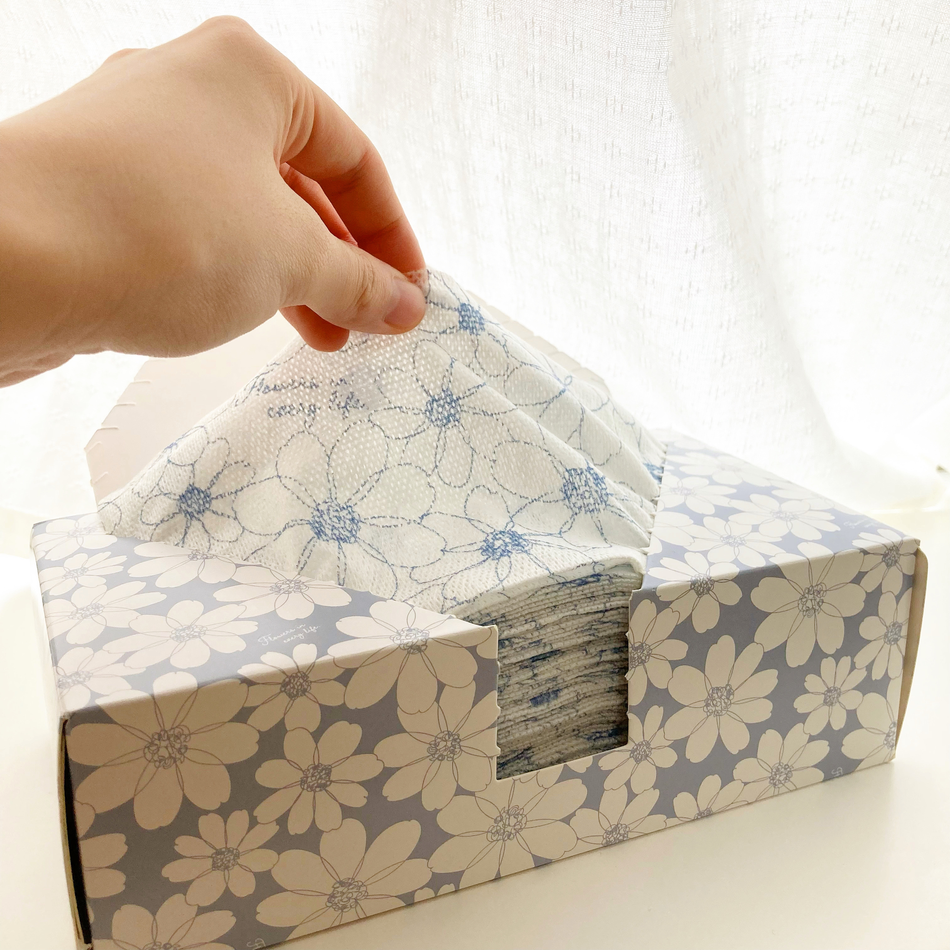 DAISO（ダイソー）のお掃除アイテム「マルチダスター（20cm×20cm、デイジー線画）」