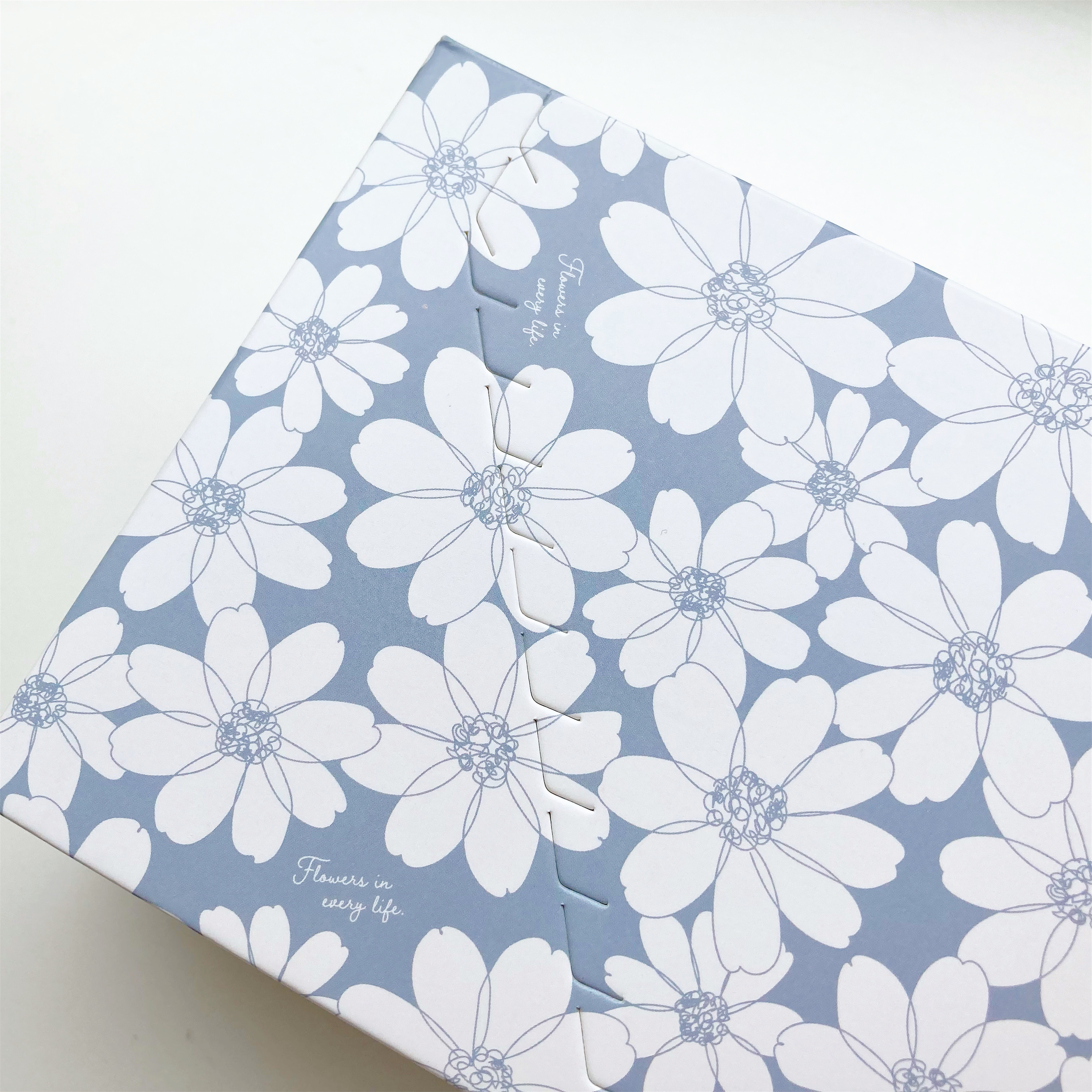 DAISO（ダイソー）のお掃除アイテム「マルチダスター（20cm×20cm、デイジー線画）」