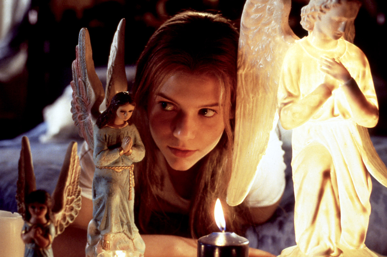 Claire Danes as Juliet among angel statues in a scene from the film 'Romeo + Juliet'