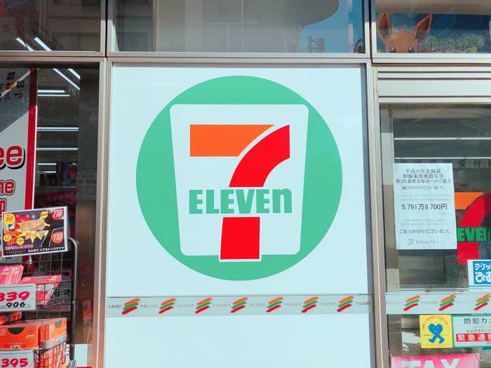 セブン‐イレブンの看板