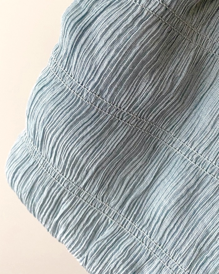 GUのおすすめファッションアイテム「シャーリングショルダーバッグ+E」