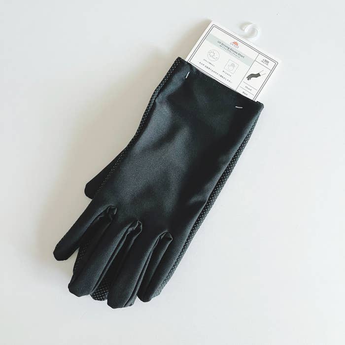 3COINS(スリーコインズ)のオススメUVグッズ「UVドライブグローブショート」