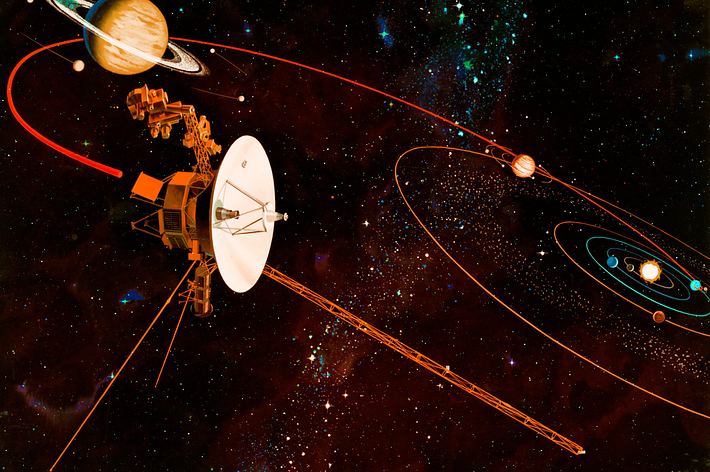 木星と土星を調査するNASAの探査機ボイジャー1号とボイジャー2号が通る軌道の想像図（1977年頃）。(写真：Space Frontiers/Archive Photos/Getty Images）