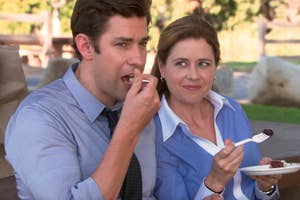 Jim and Pam from The Office eating pie together outside