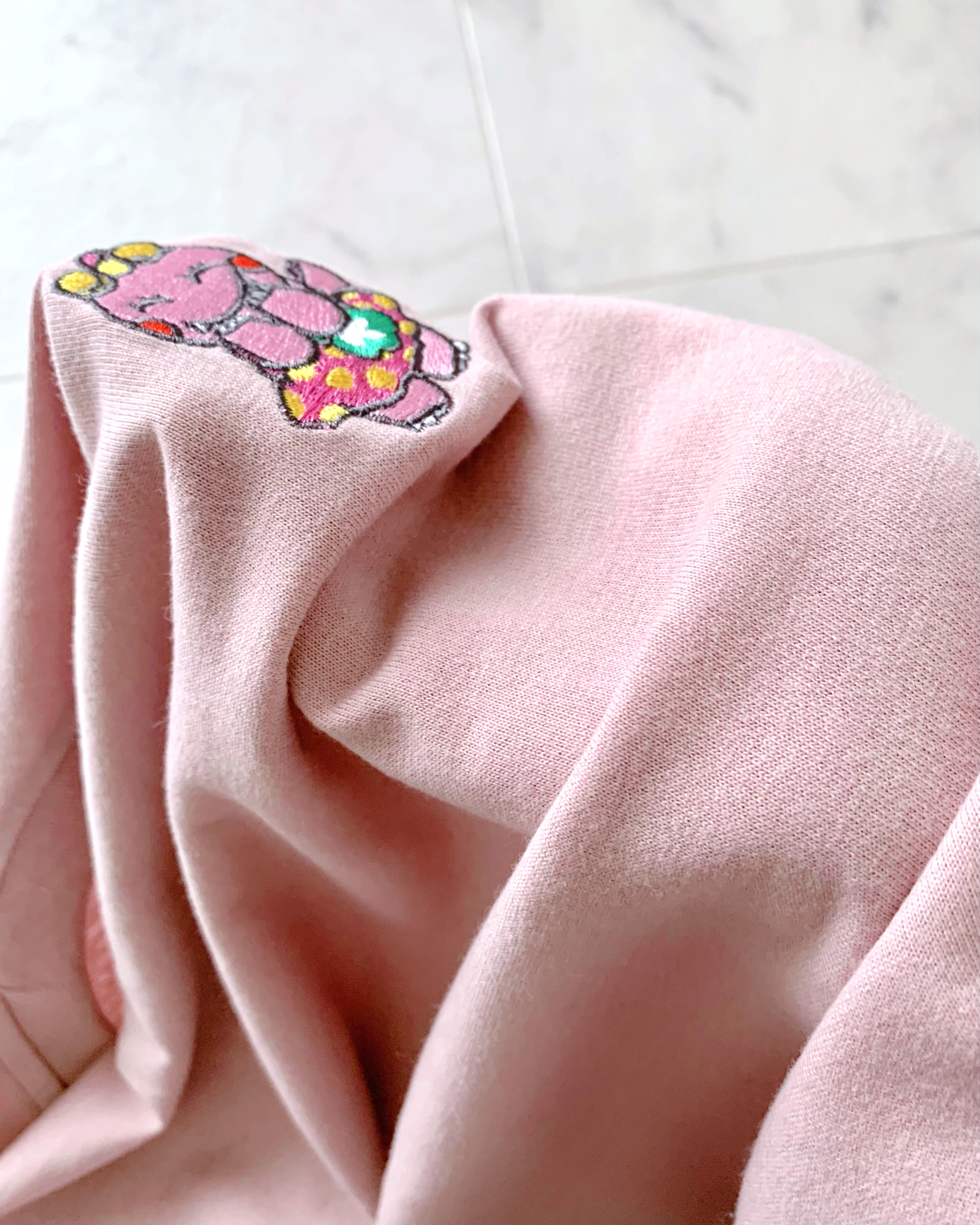 しまむらのおすすめファッションアイテム「ガンコ胸刺繍バックP」