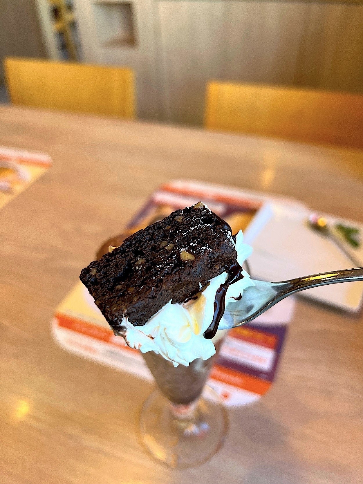 デニーズのオススメのスイーツ「デビルズブラウニーサンデー」