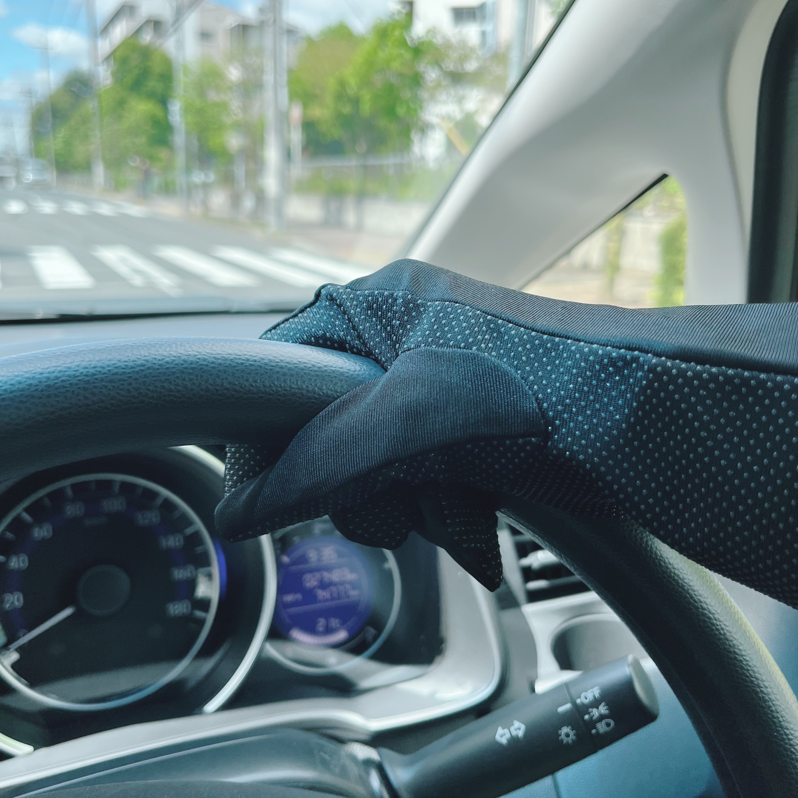 3COINS(スリーコインズ)のオススメUVグッズ「UVドライブグローブショート」