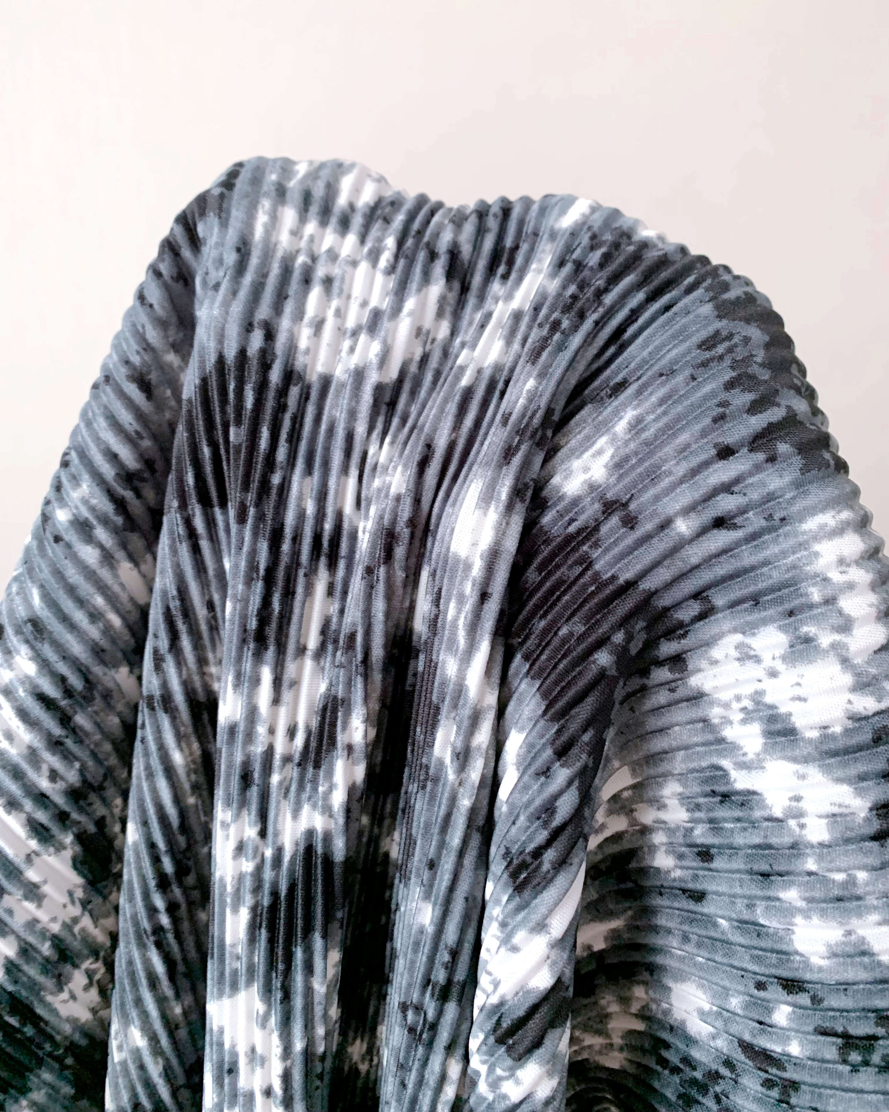 しまむらのおすすめファッションアイテム「ニュアンスガラプリーツSK」