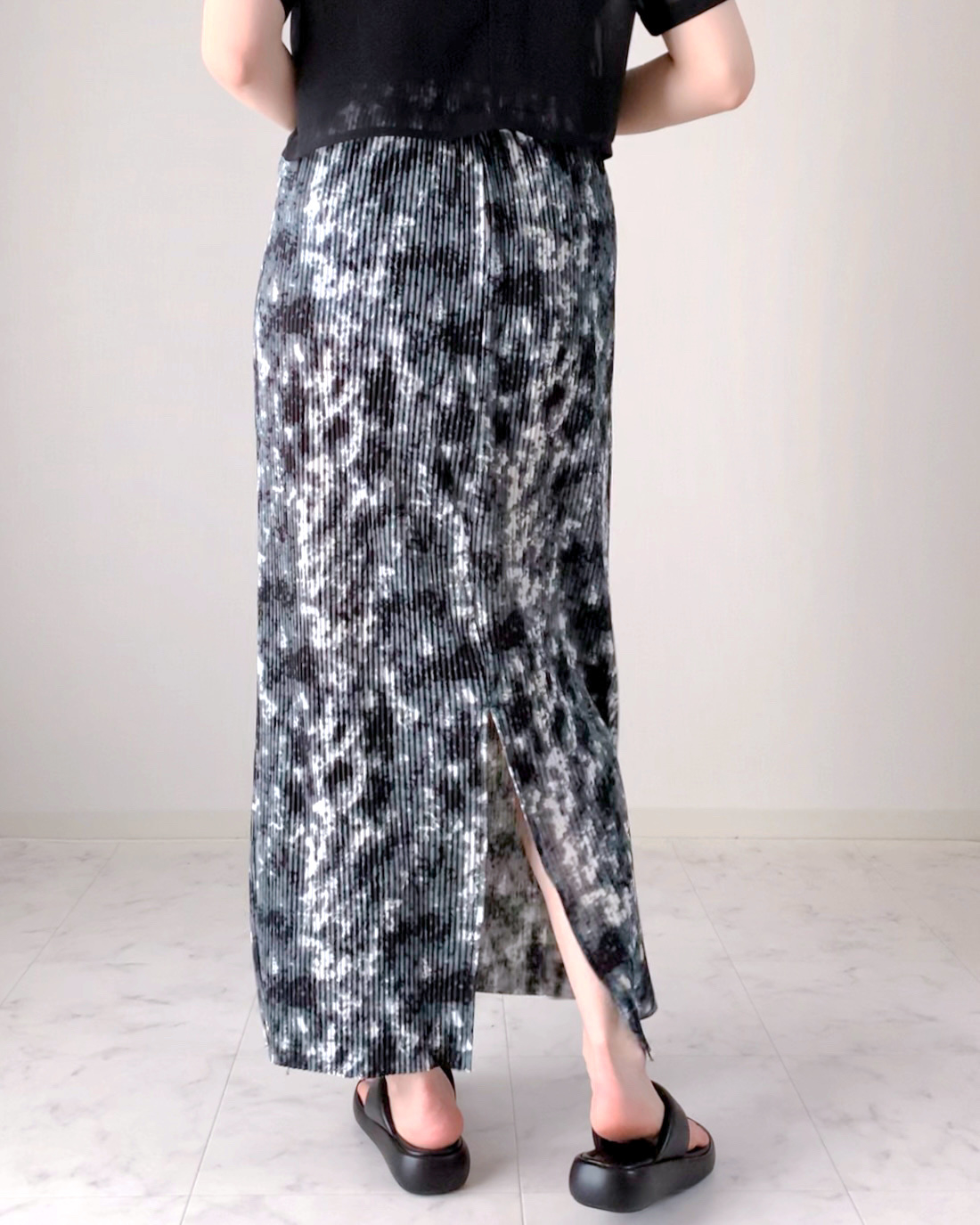 しまむらのおすすめファッションアイテム「ニュアンスガラプリーツSK」