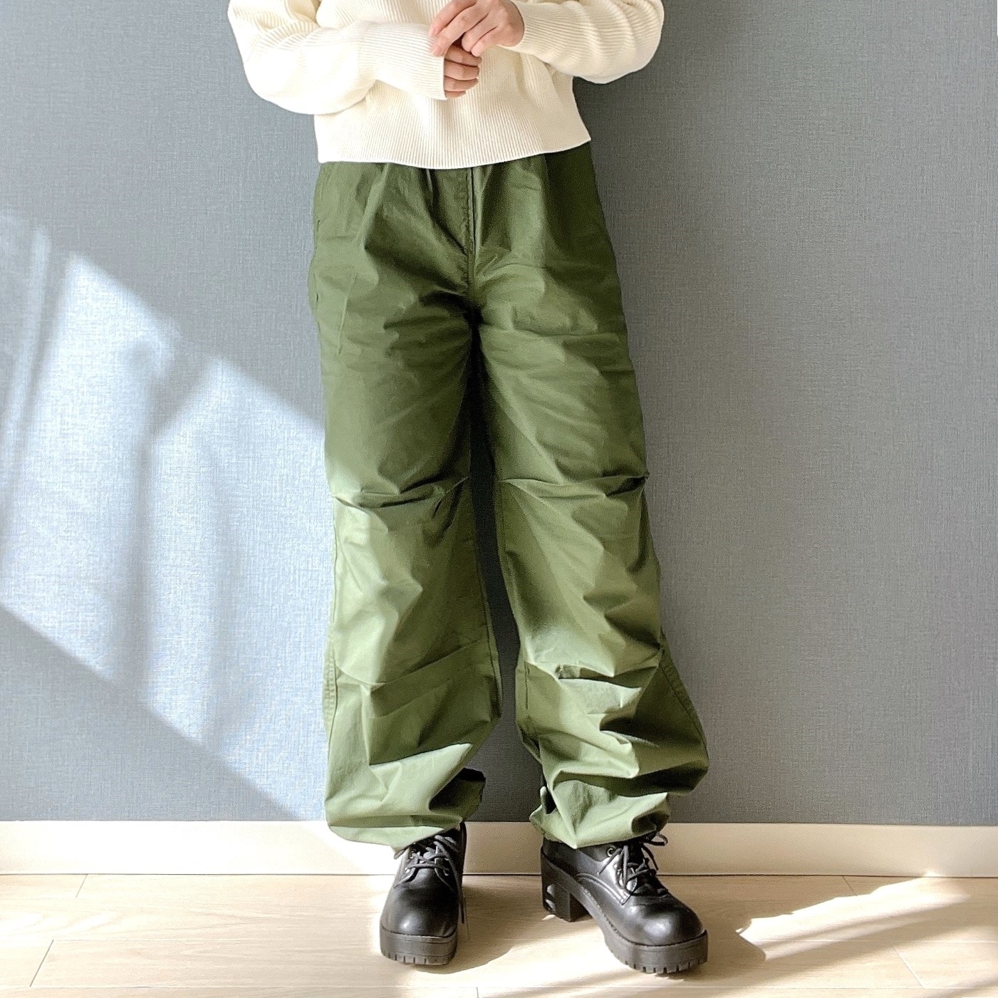 無印良品のおすすめボトムス「婦人 パラシュートイージーパンツ」