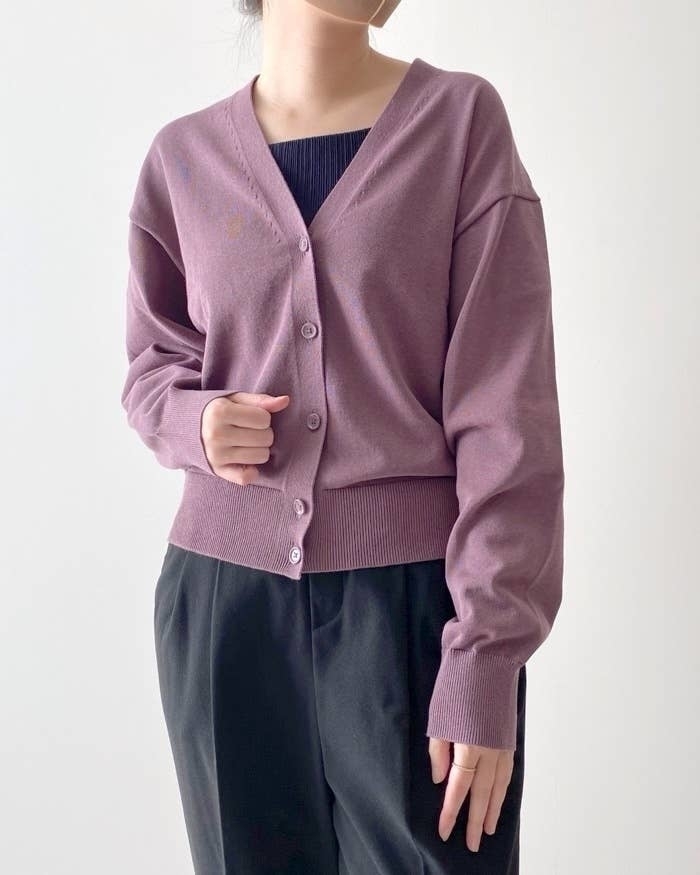 UNIQLO(ユニクロ)のおすすめアウター「Vネックカーディガン(長袖)」