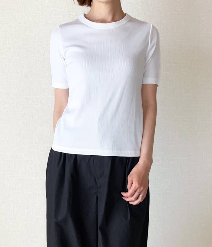 GUのおすすめファッションアイテム「リブT(半袖)」