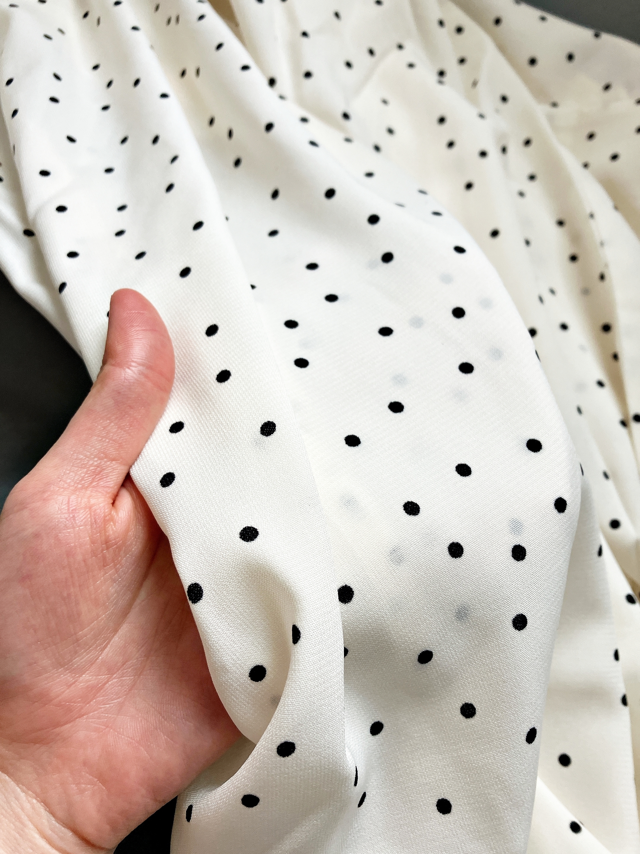 Honeys(ハニーズ)のおすすめワンピース「Vネックワンピース」