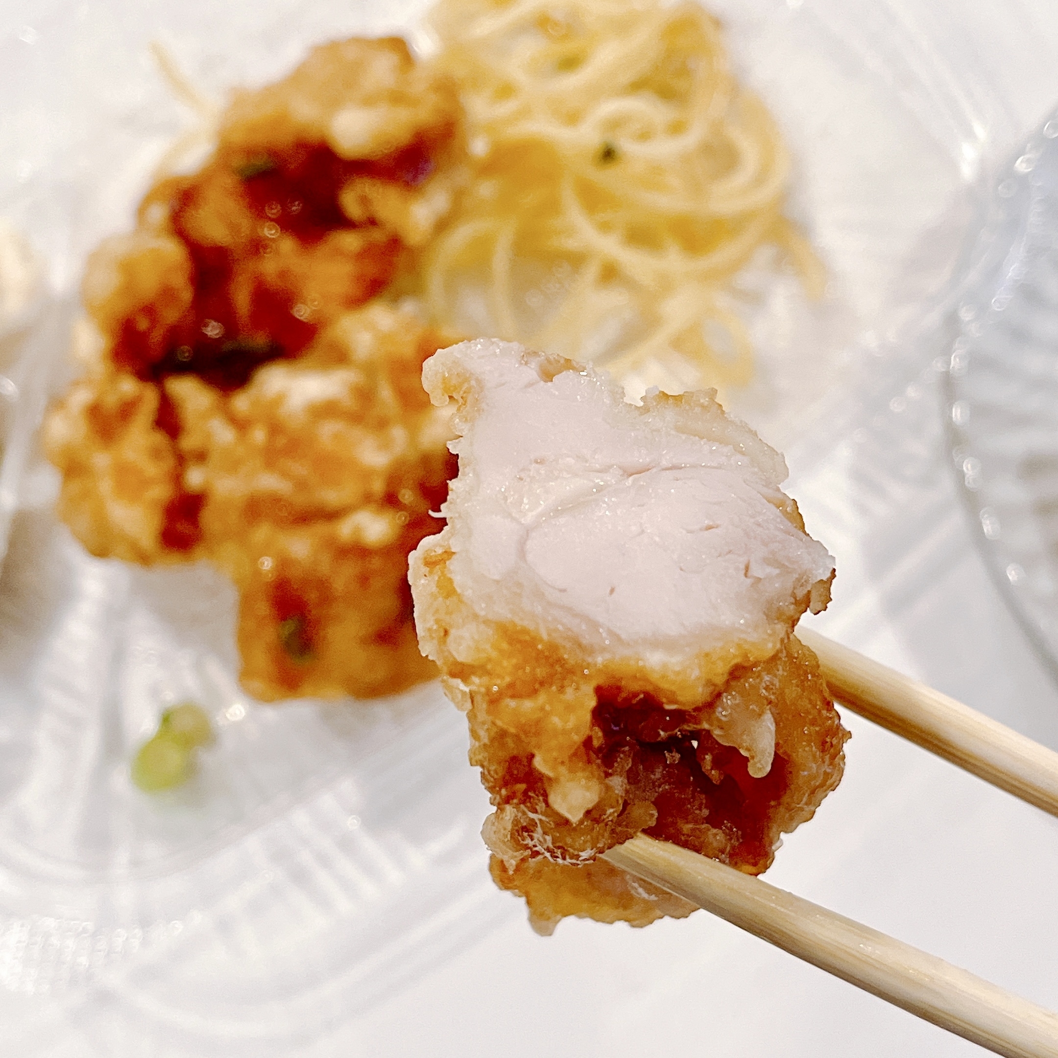 ほっともっとのおすすめフード「絶品旨ダレ! 4コ入り油淋鶏弁当」