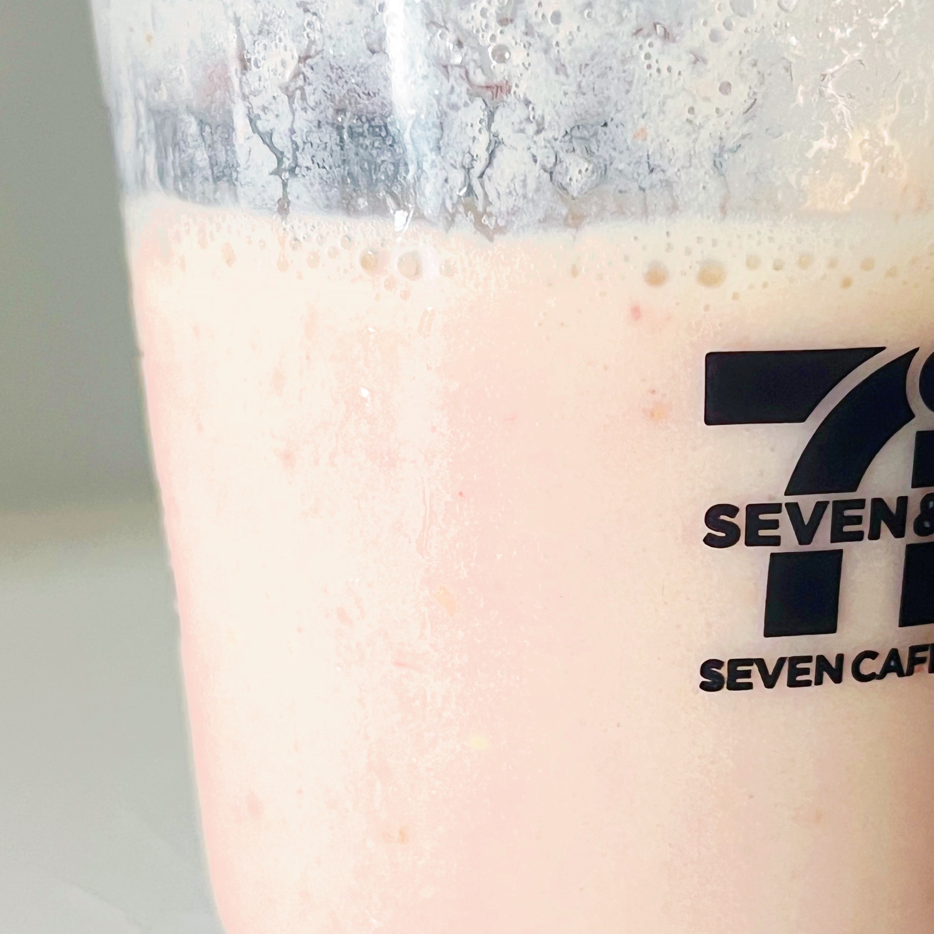 セブン-イレブンのおすすめドリンク「お店で作る!いちごバナナソイスムージー」