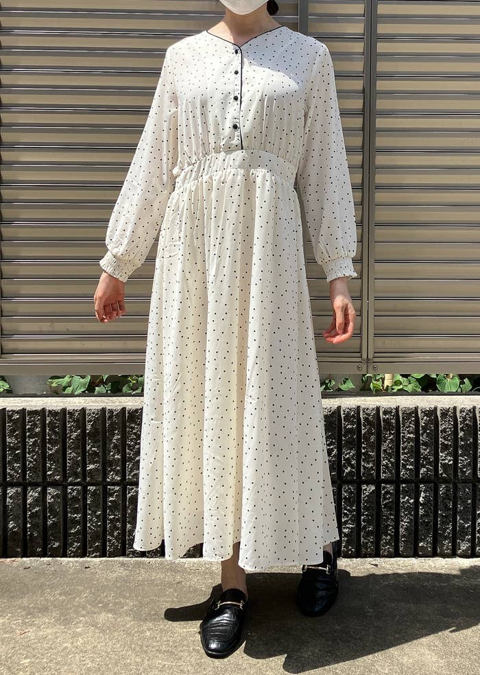 Honeys(ハニーズ)のおすすめワンピース「Vネックワンピース」