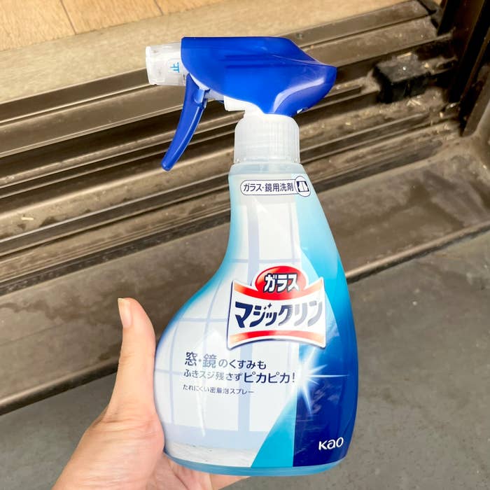 サッシ掃除に便利なライフハック「割り箸マジックリン」