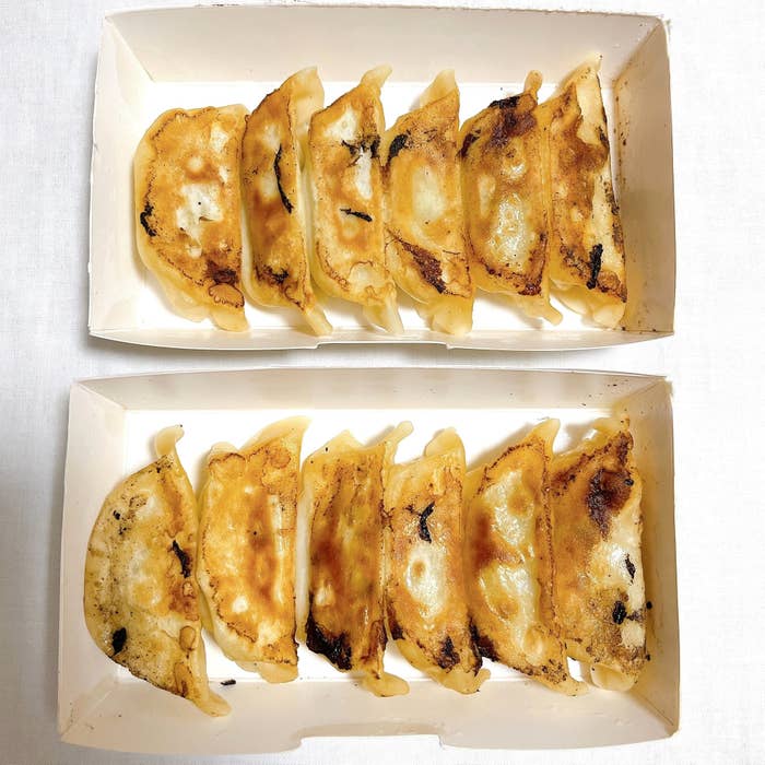 バーミヤンのオススメのフード「W焼餃子(12コ)」