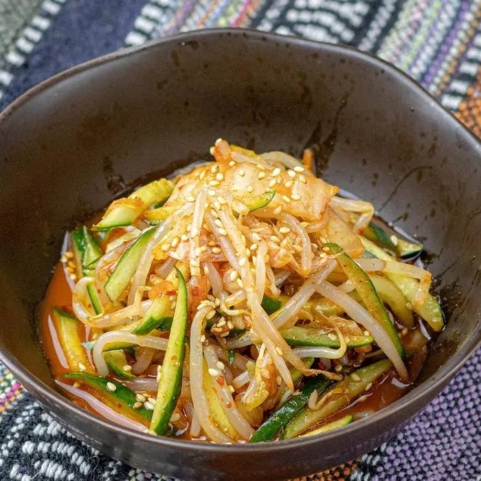 きゅうりともやしを使ったナムル。