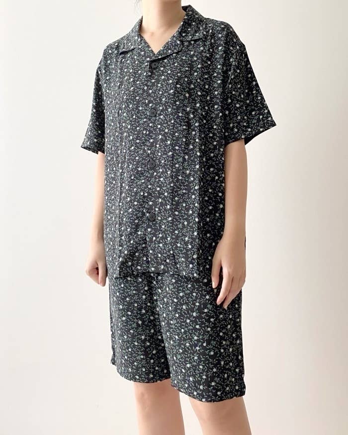 GU（ジーユー）のおすすめパジャマ「スタイルドライパジャマ（半袖&amp;amp;ショートパンツ）（フラワー）+E」