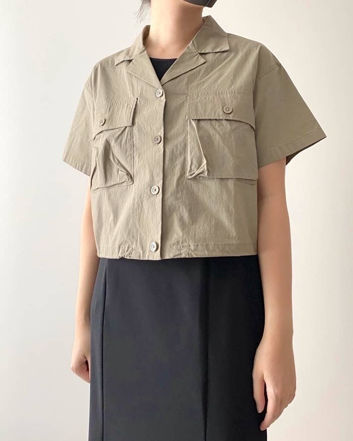 GU(ジーユー)のおすすめトップス「ユーティリティショートシャツ(半袖)」