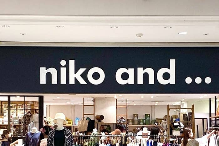 niko and...（ニコアンド）看板