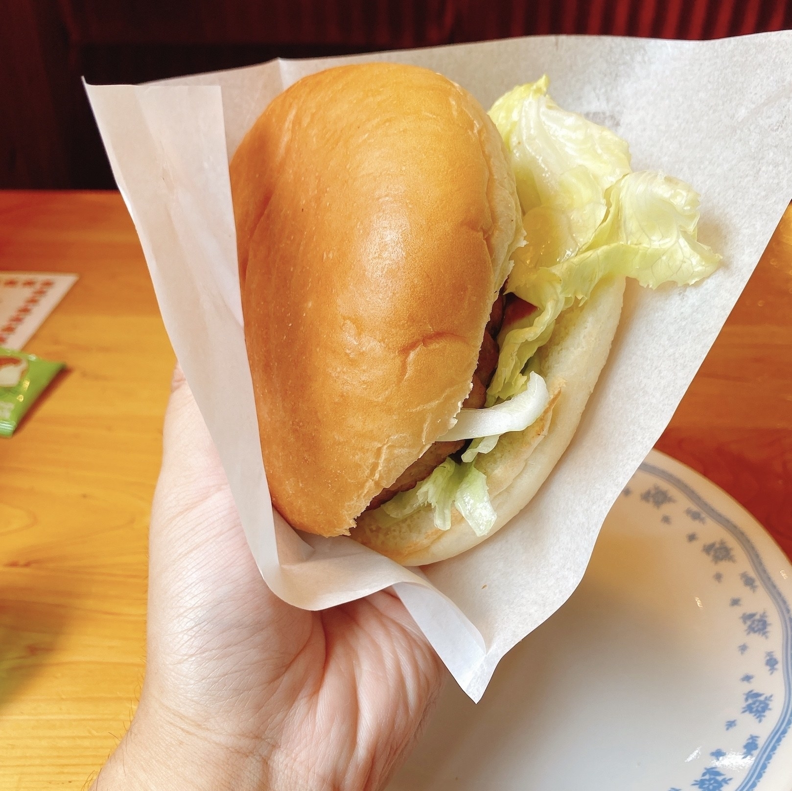 コメダ珈琲店のおすすめメニュー「自慢のドミグラスバーガー」