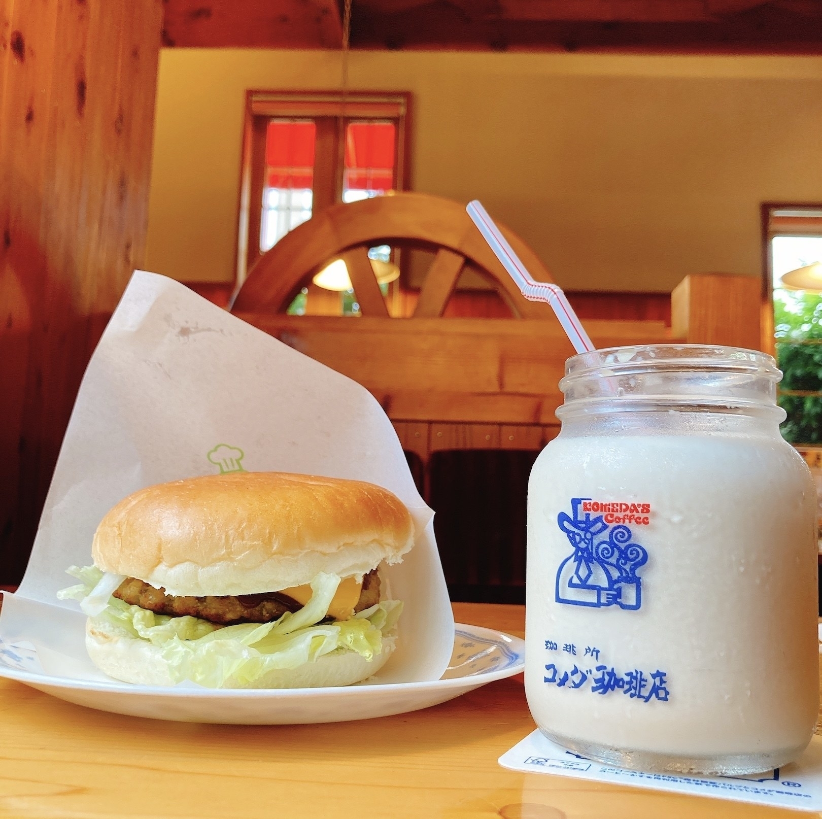 コメダ珈琲店のおすすめメニュー「自慢のドミグラスバーガー」