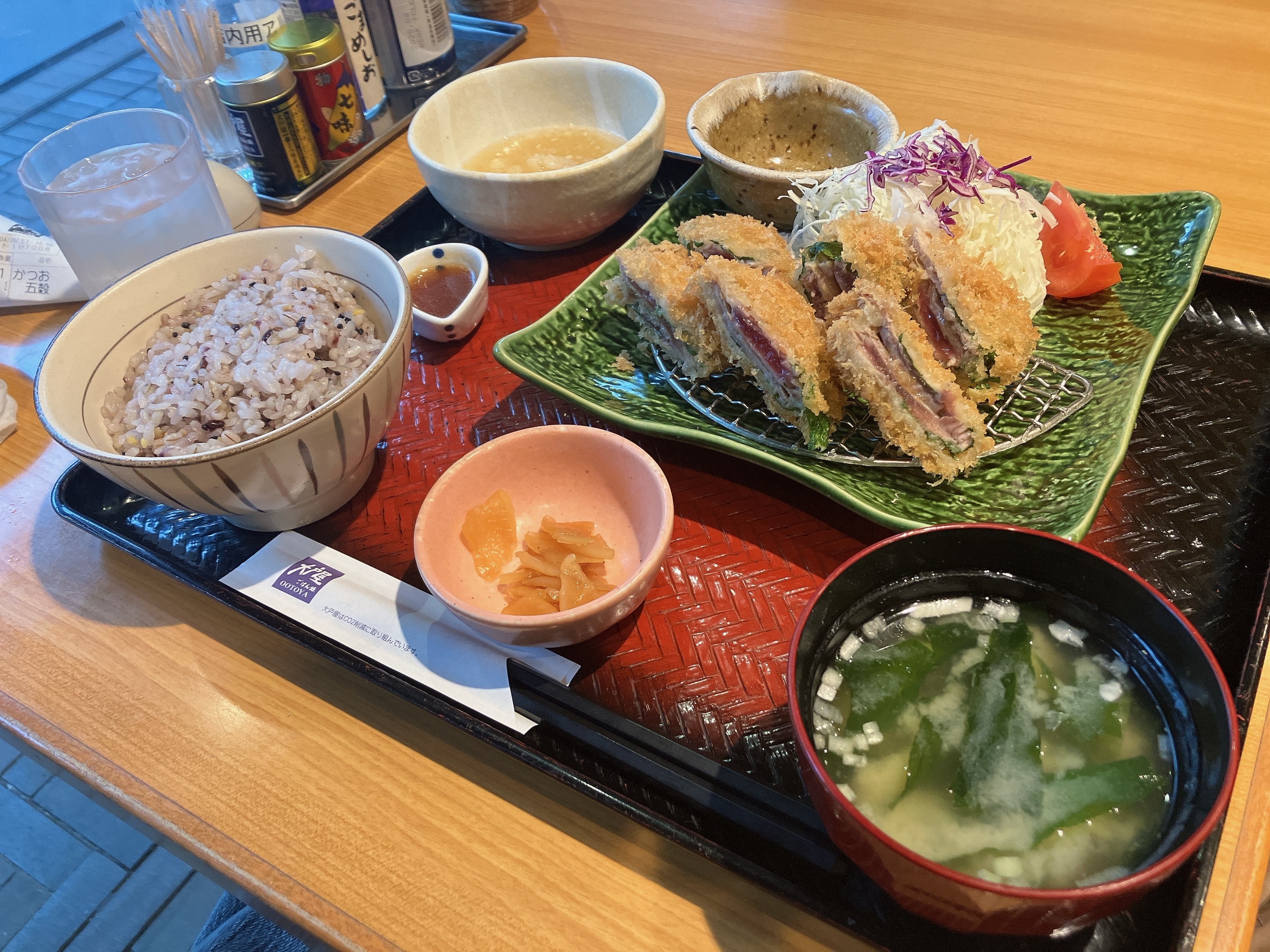 大戸屋のおすすめ定食「鰹の梅はさみ揚げ」