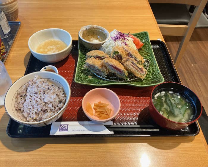 大戸屋のおすすめ定食「鰹の梅はさみ揚げ」