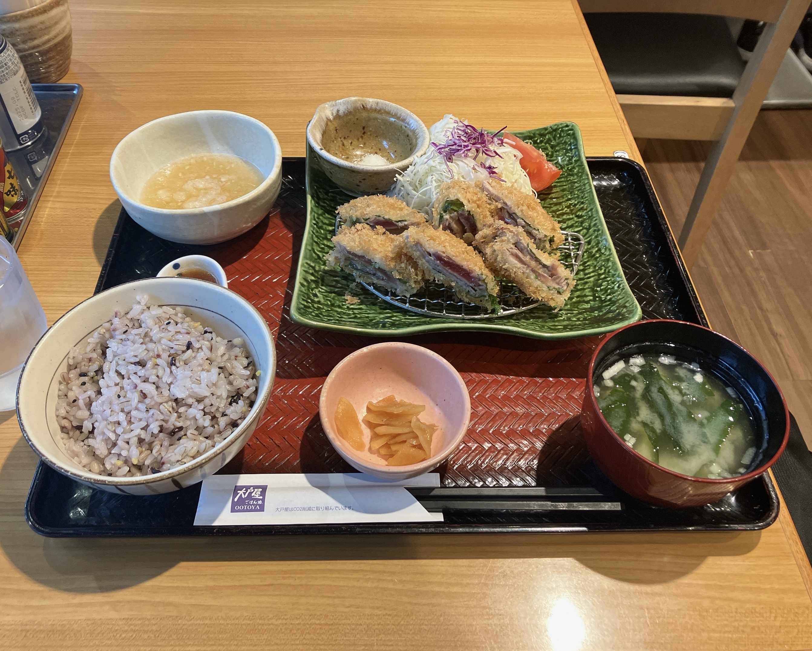 大戸屋のおすすめ定食「鰹の梅はさみ揚げ」