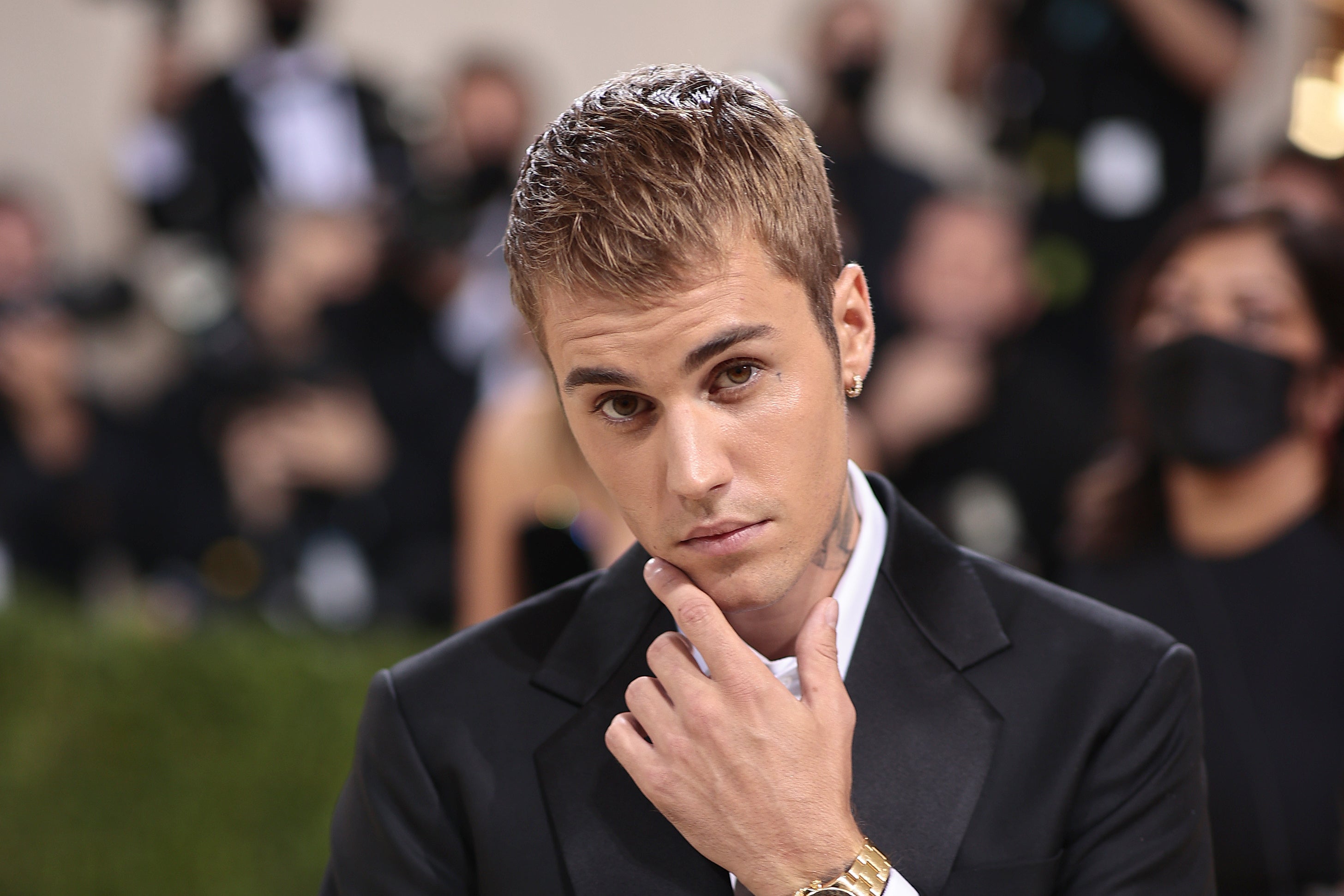 Justin Bieber Is Reportedly "Facing Some Difficulties" After Posting Crying Selfies On Instagram
