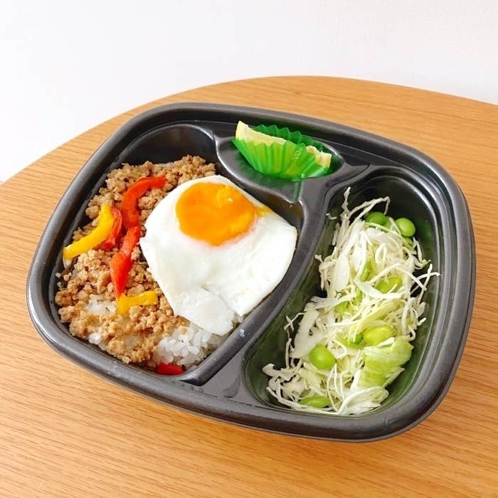 ほっともっとのおすすめお弁当「気軽に本格タイ料理! ガパオライス」