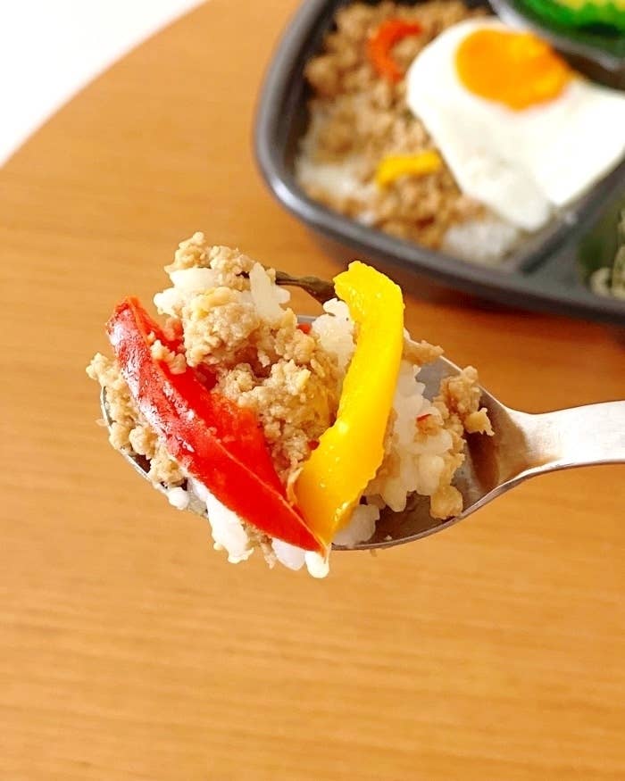ほっともっとのおすすめお弁当「気軽に本格タイ料理! ガパオライス」