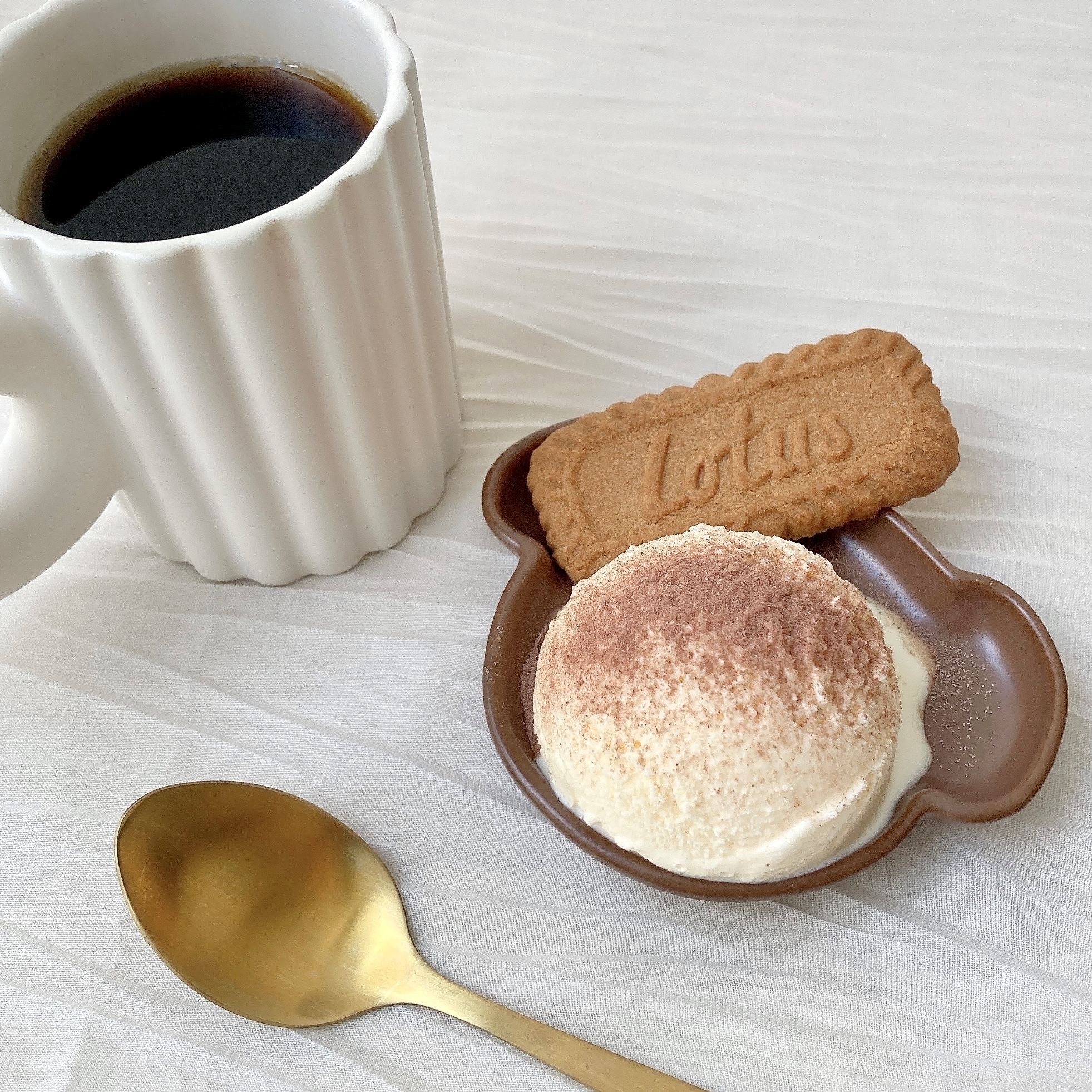 プレート(菊、約20cm、マットグリーン)