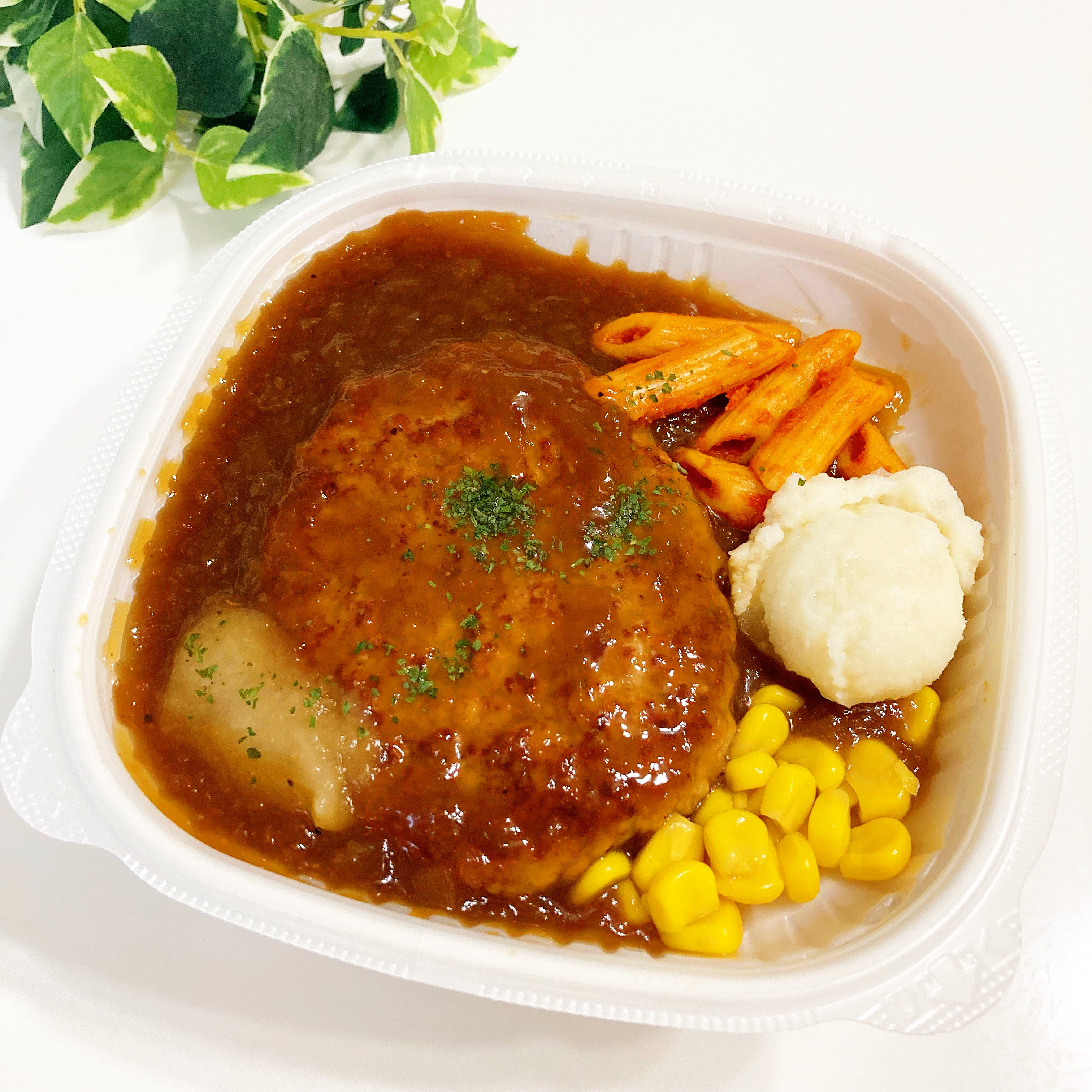 セブン-イレブンのおすすめ商品「おろし玉ねぎソースの鉄板焼ハンバーグ丼」