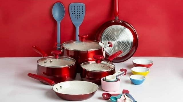 Cookware set advertised as &quot;Clean Ceramic&quot; and &quot;For Healthy Cooking,&quot; free from PFAS, PFOA, PTFE, and PFOS