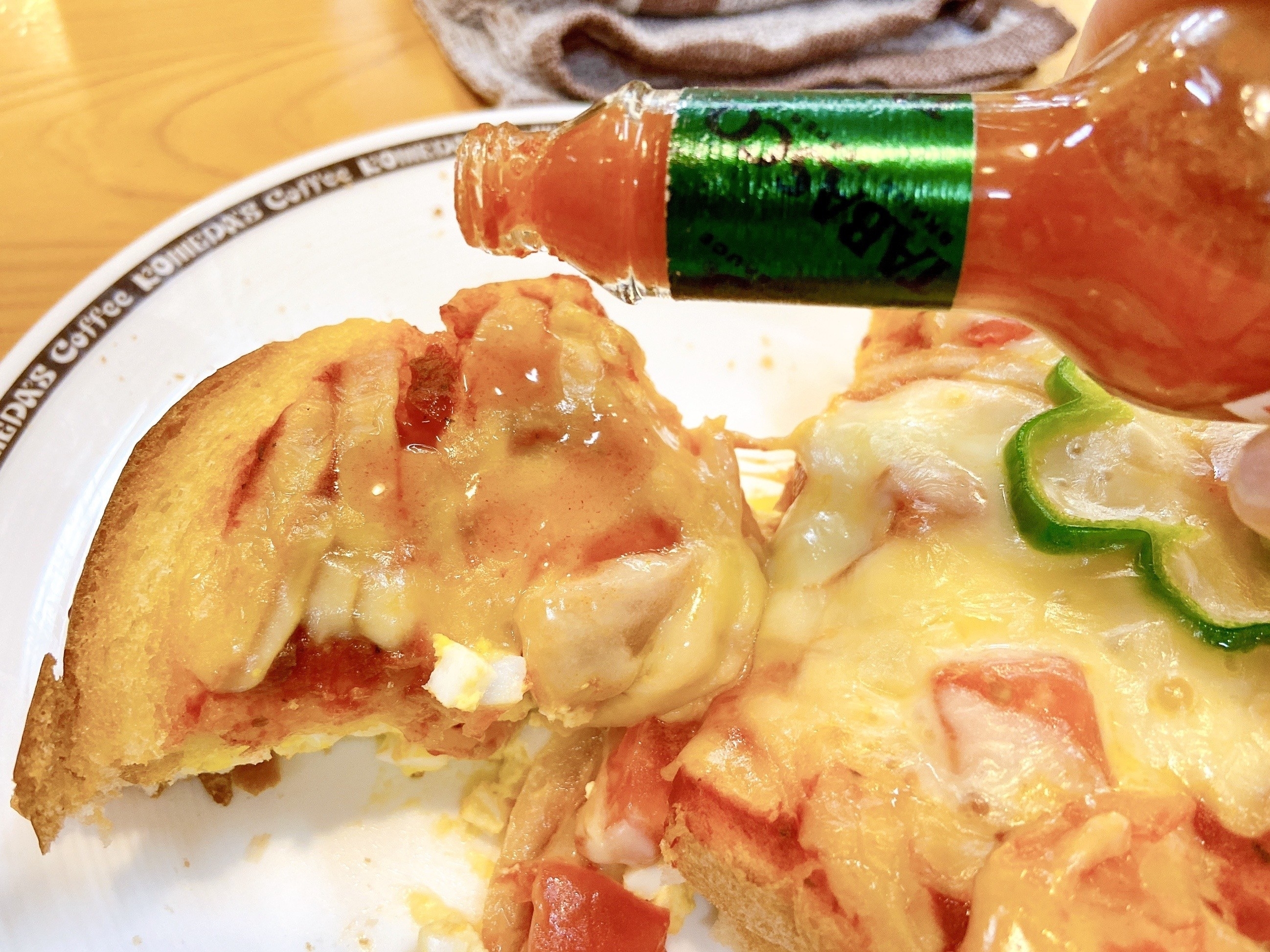 コメダ珈琲店のおすすめボリュームメニュー「たっぷりたまごのピザトースト」