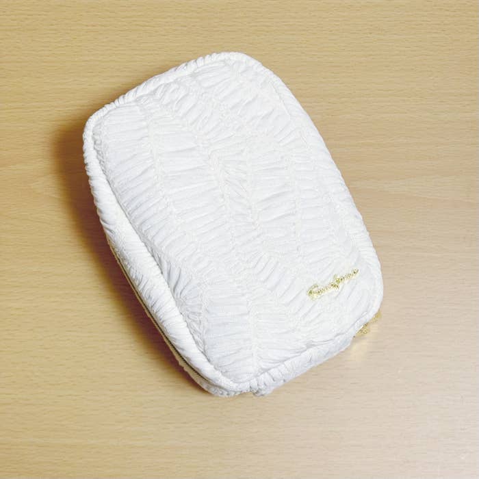 Francfranc(フランフラン)の高見えポーチ「エンボス スタンドポーチ」