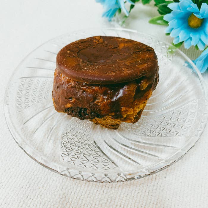 FamilyMart(ファミリーマート)のおすすめのスイーツ「濃厚ショコラのクイニーアマン」