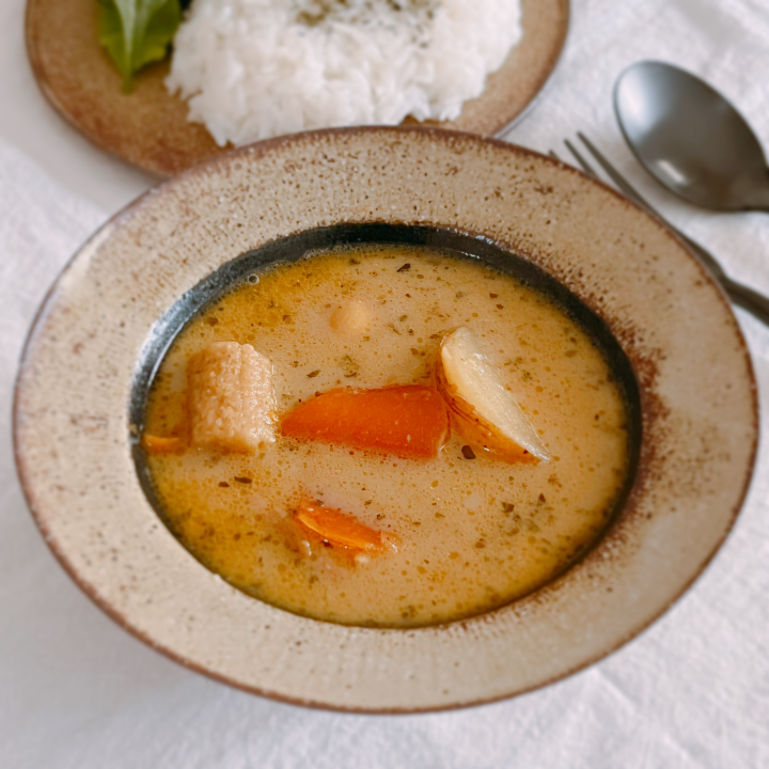 無印良品のおすすめスープカレー「素材を生かした とんこつと和風だしのクリーミースープカレー」