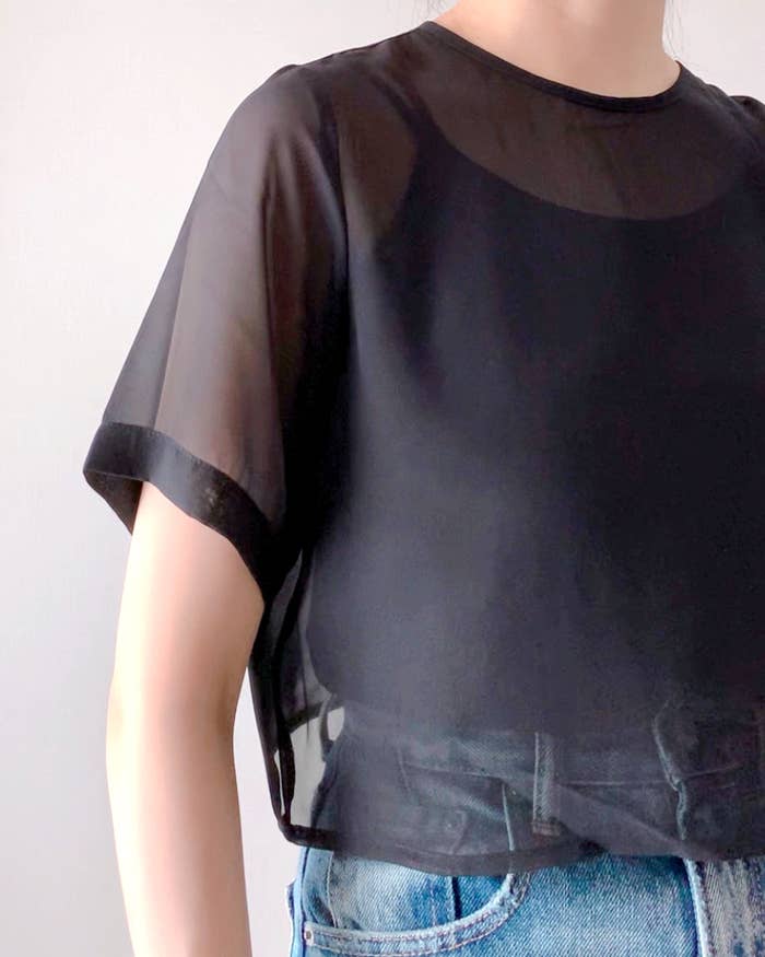 GU（ジーユー）のオススメファッション「2ピースシアーTブラウス（半袖）」