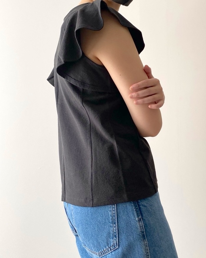 UNIQLO(ユニクロ)のおすすめトップス「ラッフルスリーブT」